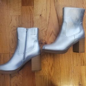 Journee Collection Tru Comfort Foam Metallic Silver Women's Size 11 Boots